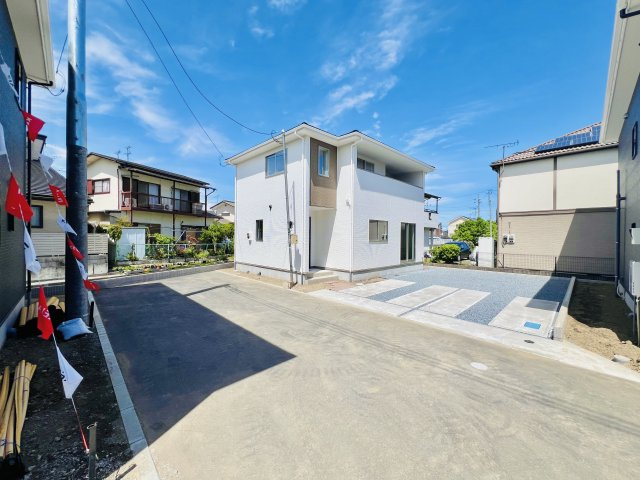 高崎市下豊岡町の前面道路含む現地写真|前面道路、敷地内で駐車が苦手な方にもおススメ♪