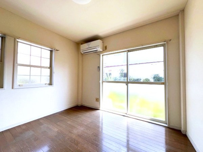 【居間・リビング】 | 湘南テラス藤沢 | 角部屋・2面採光で明るい居室