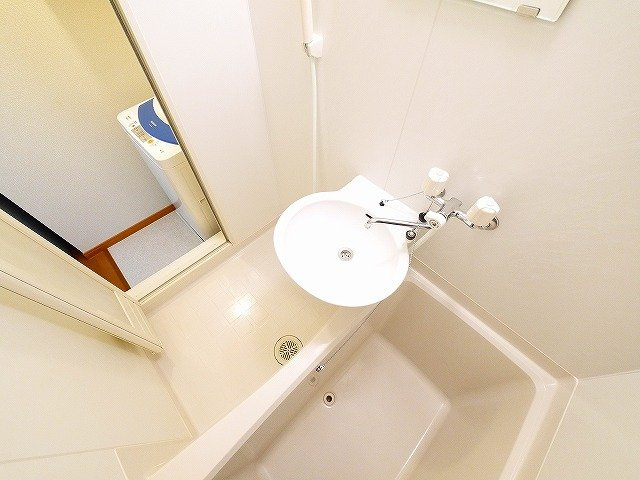 レオパレススナッグ　ビラの浴室|落ち着いた空間のお風呂です