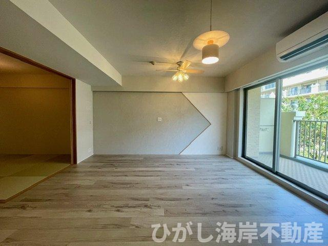 グランシティ湘南海岸Ⅱガレリア・プラージュの居間・リビング|新規リフォーム完了！　16.7帖　LDK