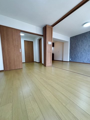 【洋室】 | 新森小路コーポ | 合わせて約20帖の大空間！