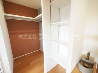 【収納】 | 現地写真（２階・ファミリークローゼット）