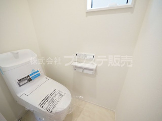 【トイレ】 | 現地写真（１階トイレ）温水洗浄便座を標準装備！