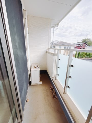 【中古戸建】前橋市堀越町のバルコニー|沢山の洗濯物も天候に左右されず干せますし、休日にはソファーを置いてゆっくり過ごすことも可能です♪一目を気にせず皆でバーベキューもいいですね♪