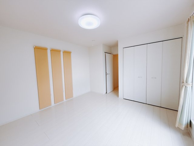 【中古戸建】前橋市堀越町の洋室|子供部屋のメリットは「自立心を養うことができる」「自分で整理整頓できるようになる」そして、お子様が成長した際には「プライバシーを確保できる」といい事だらけ♪