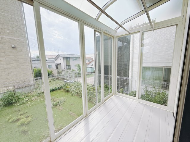【中古戸建】前橋市堀越町のその他|屋根があるので、急な雨からも大切なお洗濯物を守ることが出来ます。長時間お出かけしても大丈夫です♪