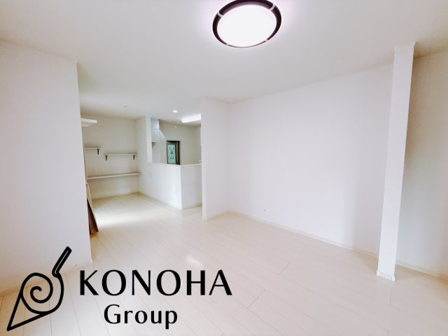 【中古戸建】前橋市堀越町の居間・リビング|17.5帖もある広々としたLDKでは今日あった出来事をご家族みんなでおしゃべりができます♪ご家族みんなが顔を合わせるリビングにはこだわり抜いたデザインを採用しております。