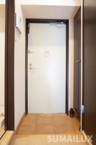 熊本市東区月出２丁目の賃貸マンションの玄関