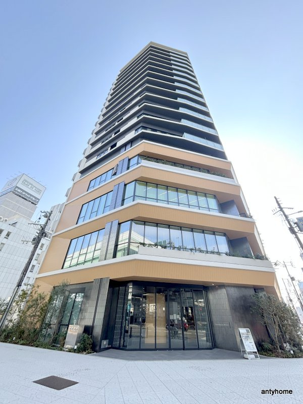 コンフォリア・リヴ本町WEST Ｑ　仲介手数料無料の外観