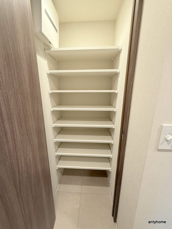 コンフォリア・リヴ本町WEST Ｑ　仲介手数料無料の収納