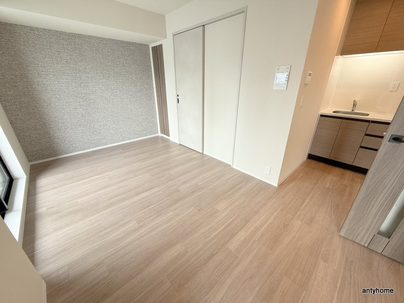 コンフォリア・リヴ本町WEST Ｑ　仲介手数料無料の洋室