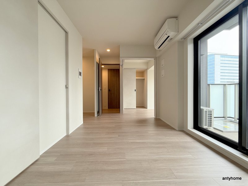 コンフォリア・リヴ本町WEST Ｑ　仲介手数料無料の居間・リビング