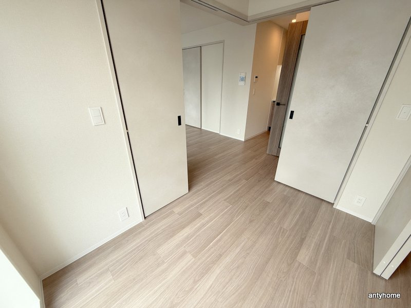 コンフォリア・リヴ本町WEST Ｑ　仲介手数料無料の寝室