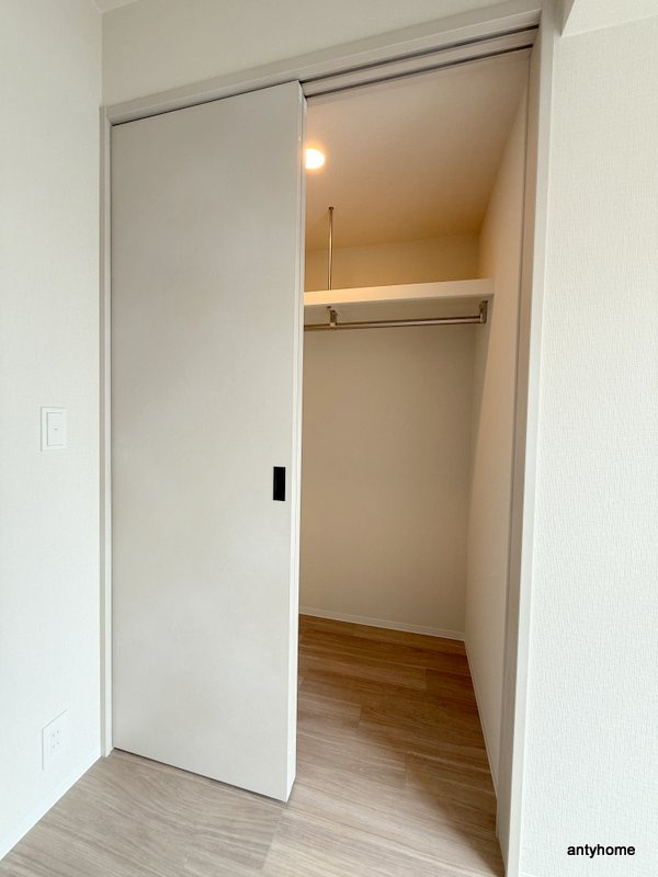 コンフォリア・リヴ本町WEST Ｑ　仲介手数料無料の収納