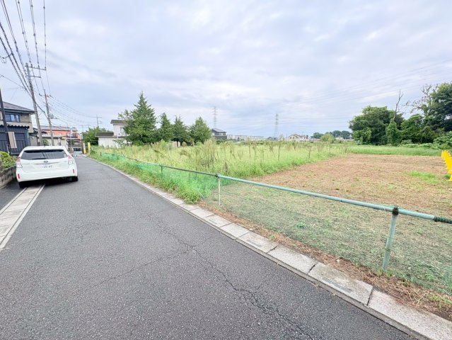 坂戸市中小坂　建築条件なし売地　東武東上線『鶴ヶ島駅』徒歩30分　【上谷小学区】の前面道路含む現地写真