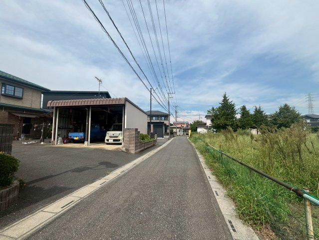 坂戸市中小坂　建築条件なし売地　東武東上線『鶴ヶ島駅』徒歩30分　【上谷小学区】の前面道路含む現地写真