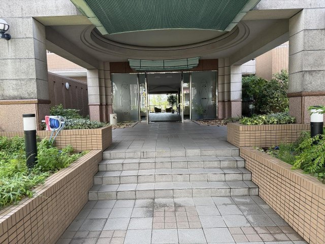 グランドール弐番館のエントランス