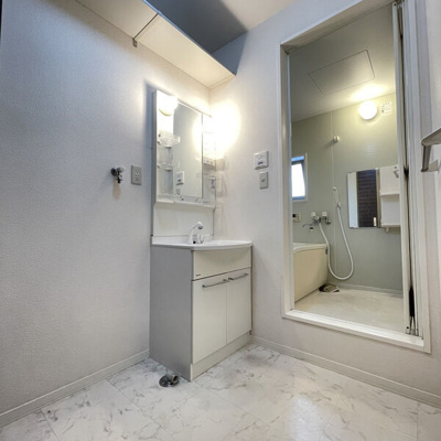 【独立洗面台】 | クラヴィエ三萩野Ｇ | 大きなものも収納できそうです