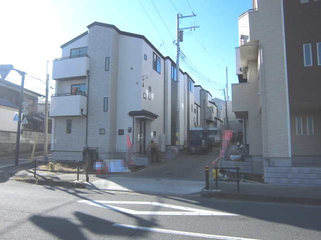 【前面道路含む現地写真】 | 板橋区徳丸5丁目新築戸建全10棟。最終1棟。 | 前面道路含む現地写真です
