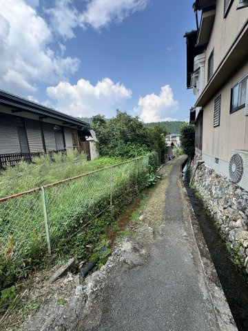 右京区梅ケ畑猪ノ尻町の前面道路含む現地写真|南側通路（非道路）です。