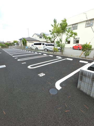 シャイングレイスの駐車場
