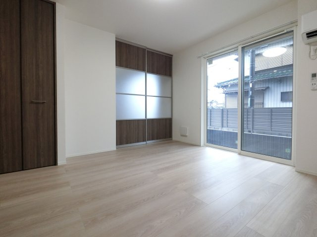 シャイングレイスの居間・リビング