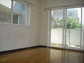 ファミーユ船橋の居間・リビング