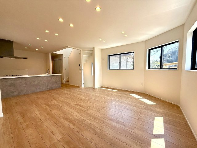 練馬区平和台2丁目　南西角地　新築戸建　限定1棟の居間・リビング