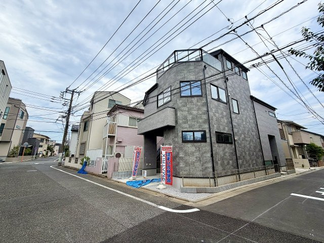 練馬区平和台2丁目　南西角地　新築戸建　限定1棟の前面道路含む現地写真