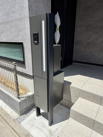 練馬区平和台2丁目　南西角地　新築戸建　限定1棟の設備|宅配ボックス付き機能門柱