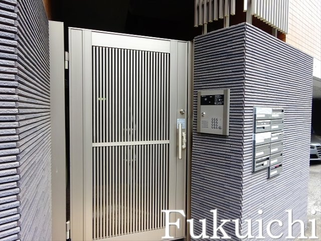 五本木アパートメンツのエントランス