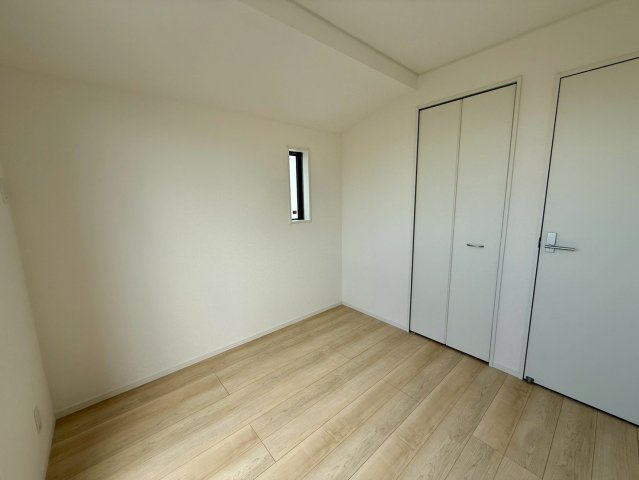 クレイドルガーデン那覇市具志 第４・１号棟の洋室|２階洋室4.5帖・物置付き