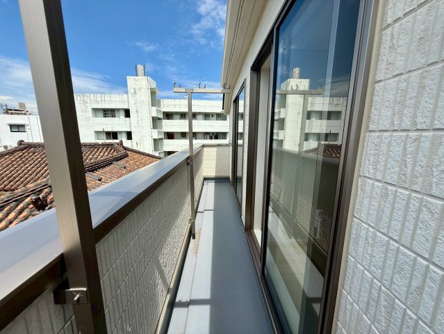 クレイドルガーデン那覇市具志 第４・１号棟のバルコニー|二部屋続きのバルコニー
