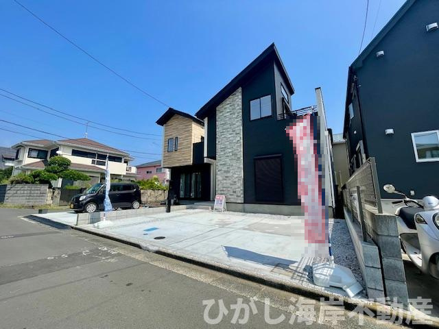 藤沢市鵠沼海岸４丁目　新築戸建　全２棟の前面道路含む現地写真|現地外観