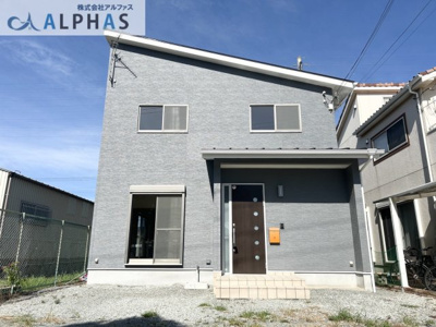 【外観】 | 姫路市飾磨区阿成鹿古　一戸建て | 内外装リフォーム済！即入居可能♪
駐車3台可能♪※車種による
