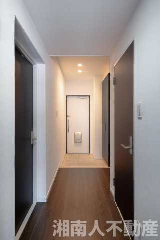 JR東海道線　【辻堂駅】　好アクセス13分‼　ライフコア茅ヶ崎の玄関|内装・水回りリフォーム済み