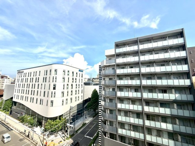 ディアコート横浜関内の外観|高層階から広がる空と街並みの眺望。開放感と都市の躍動を日常に取り込む贅沢なロケーションです。