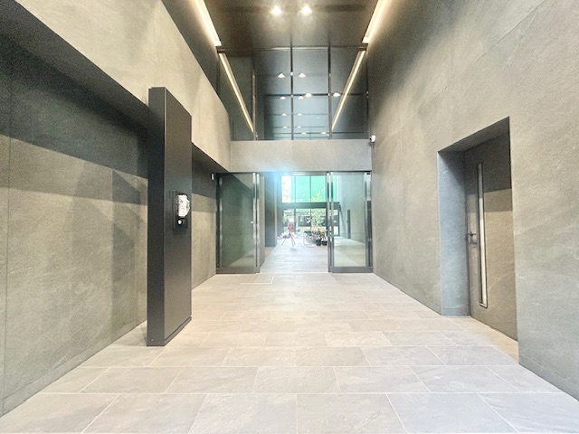 大阪市西区北堀江３丁目の賃貸マンションのエントランス