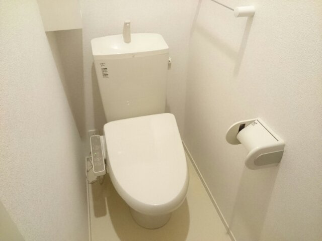 エスポワール山の街Ⅱのトイレ|落ち着いた色調のトイレです