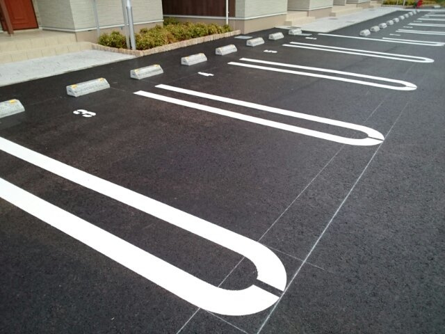 エスポワール山の街Ⅱの駐車場|駐車場があるので、車を買う予定の方も安心です