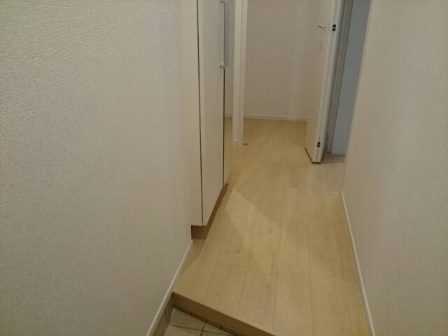 エスポワール山の街Ⅱの玄関|明るい玄関です