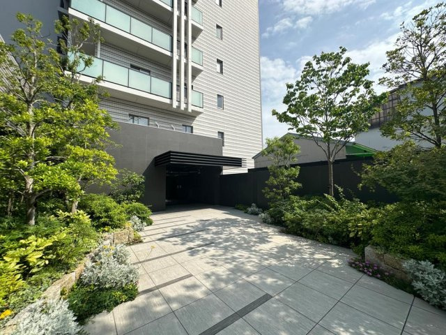 ローレルコート加古川ザ・レジデンスの外観|【現地外観写真】
2021年11月築、総戸数121戸のマンションです。大切なペットと一緒に暮らすことができます(規約制限あり)。