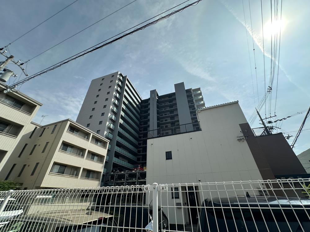 ローレルコート加古川ザ・レジデンスの外観|【現地外観写真】
オートロック付きマンションです。防犯カメラも設置されており、防犯面に配慮されています。管理形態は日勤です。