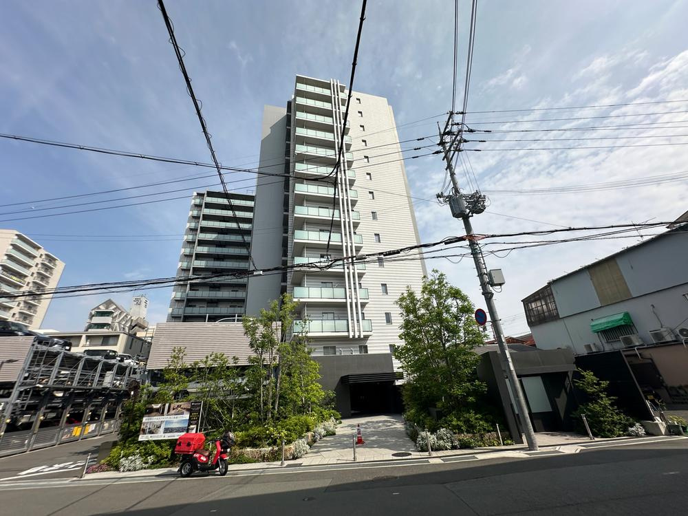 ローレルコート加古川ザ・レジデンスの外観|【現地外観写真】
スーパーまで徒歩7分、コンビニまで徒歩3分。日頃のお買い物に利用しやすい施設が揃っています。