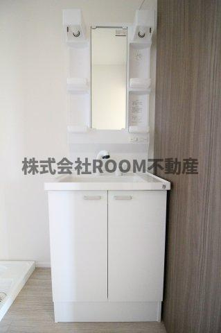 アンジュテンハイツの独立洗面台|朝の支度にも助かる、独立の洗髪洗面化粧台