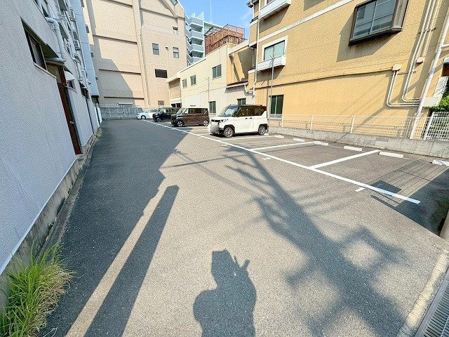 ハイツ小松の駐車場