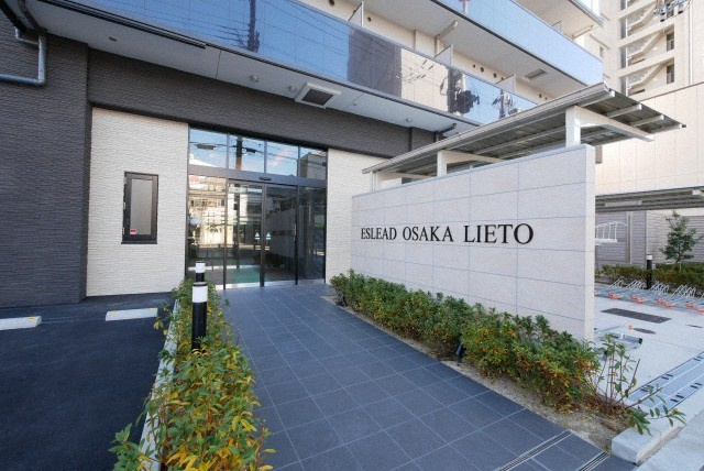 エスリード大阪リエートのエントランス