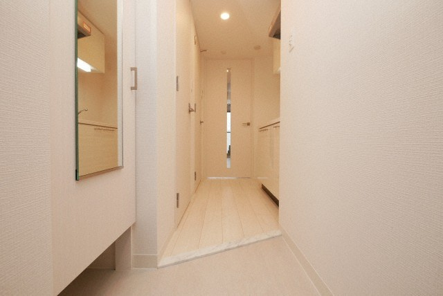 エスリード大阪リエートの玄関