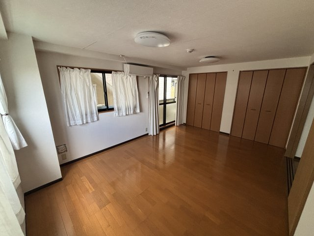 津賀マンションの寝室