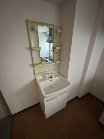 津賀マンションの独立洗面台